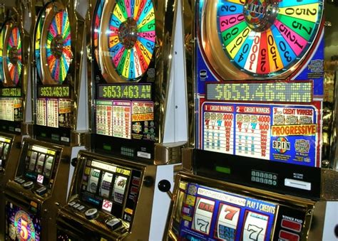 how do you know when a slot machine will hit